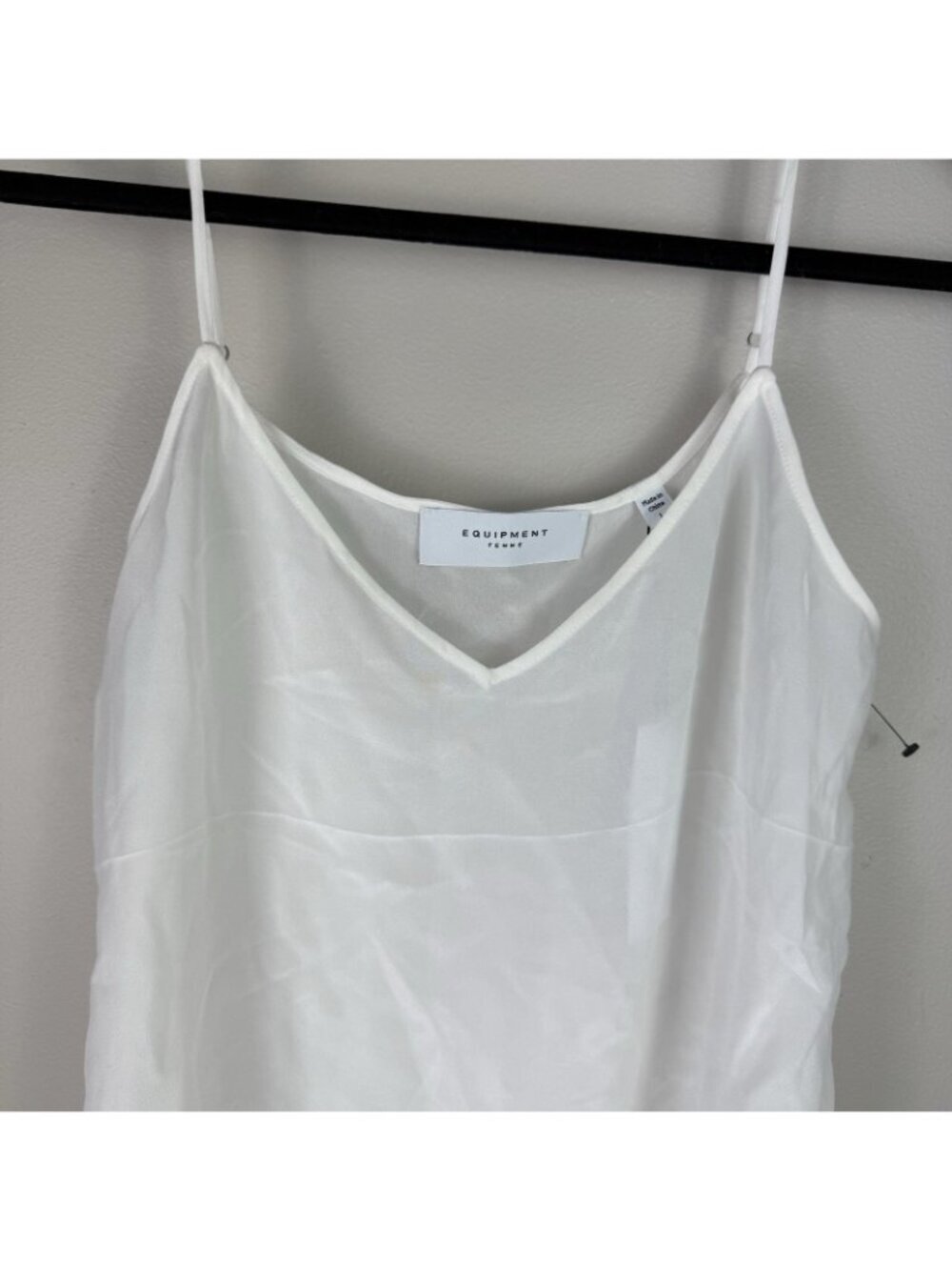 Equipment Femme NWT 100% Silk White Cami Tank Top Sz L V-Neck Minimalist Luxe - Picture 2 of 7